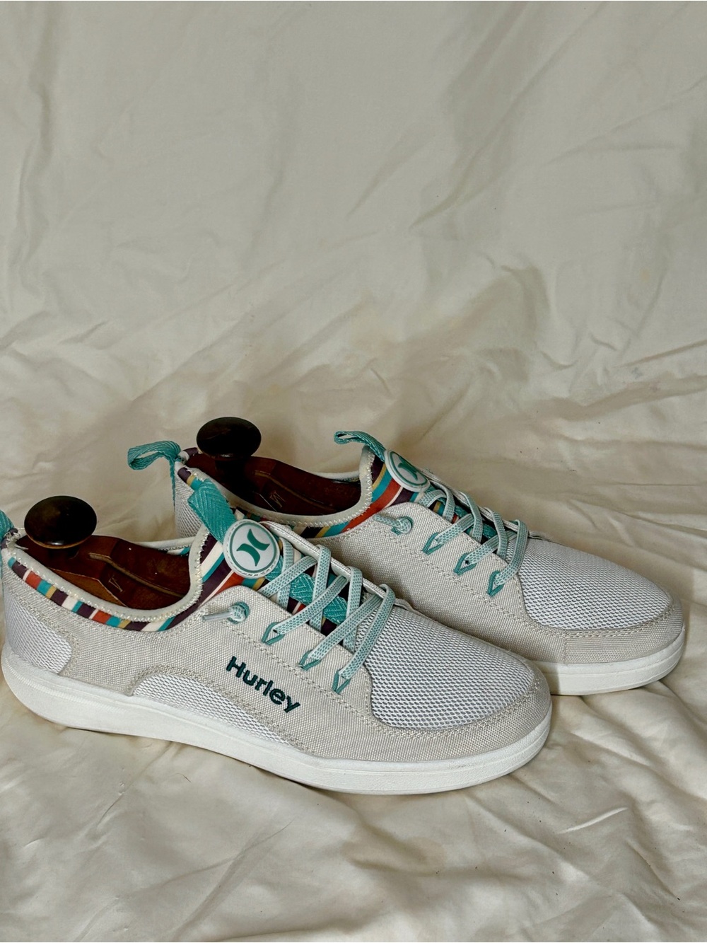Hurley Castaic Women’s Sneakers White Teal Multicolor Striped size 10